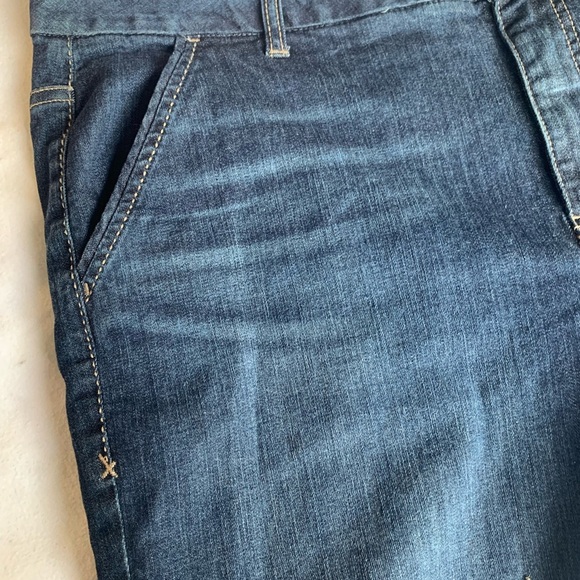 Lane Bryant Mid-Rise Bermuda Shorts Women's Plus Size 22 Stretch Denim Casual - Picture 2 of 9